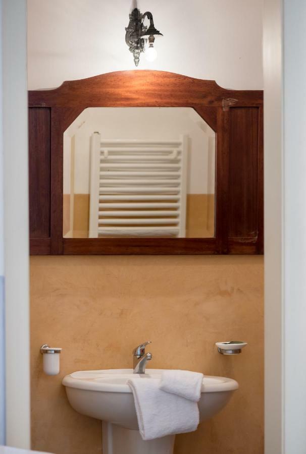 モルチャーノ・ディ・レウカ Palazzo Laura Bed & Breakfast エクステリア 写真